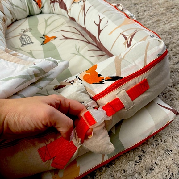 Nature co-sleeper bassinet bed for travel or pack and nap - Picture 3 of 3